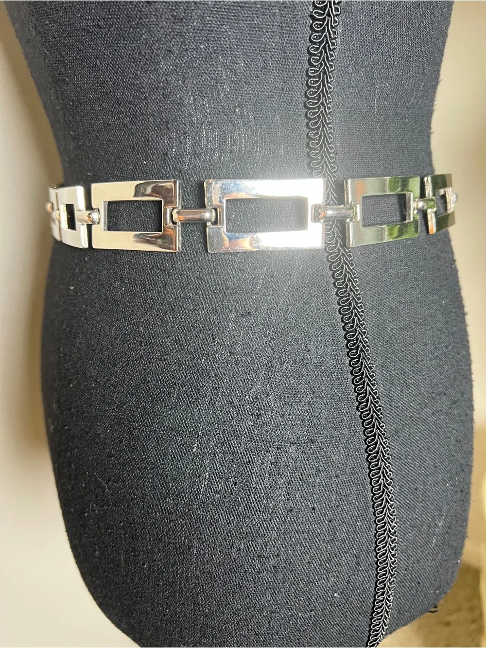 ESCADA Women’s Vintage Shiny Silver-Tone Metal Rectangle Chain Link Belt